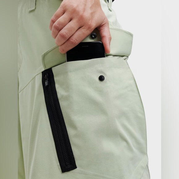 ♥️♥️♥️ ON RUNNING Explorer Black Shorts, size L - Picture 14 of 16